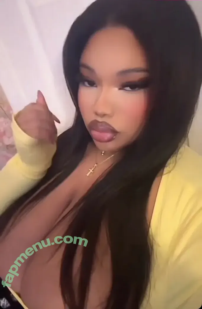 Lana Bee nude photo #0001 (its.lana.bee / lanabeexo)