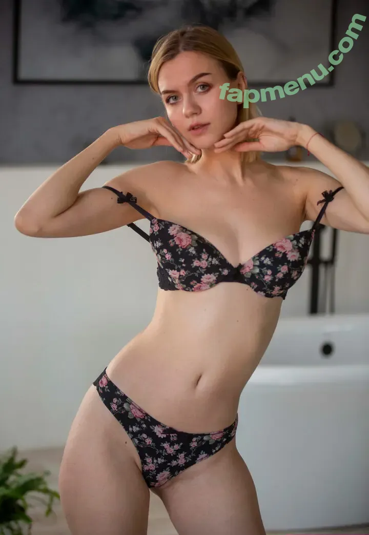 Lana Bloom nude photo #0019 (Lana Bloom)