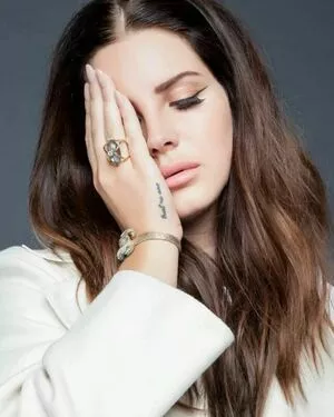 Lana Del Rey / lanadelrey / lanaraybabyx nude photo #0083