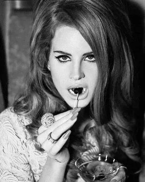Lana Del Rey / lanadelrey / lanaraybabyx nude photo #0097