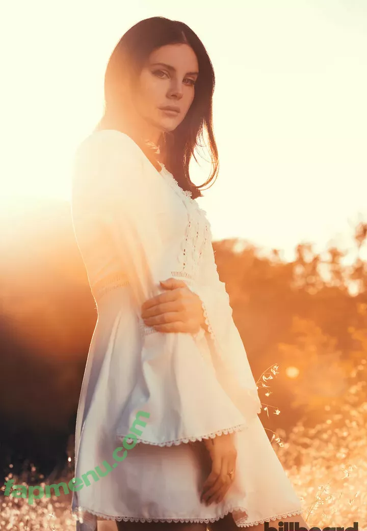 Lana Del Rey nude photo #0068 (lanadelrey / lanaraybabyx)