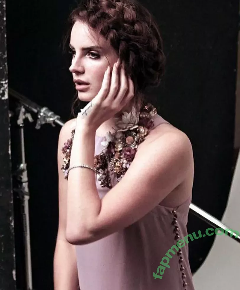 Lana Del Rey nude photo #0069 (lanadelrey / lanaraybabyx)
