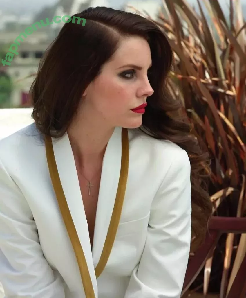 Lana Del Rey nude photo #0197 (lanadelrey / lanaraybabyx)