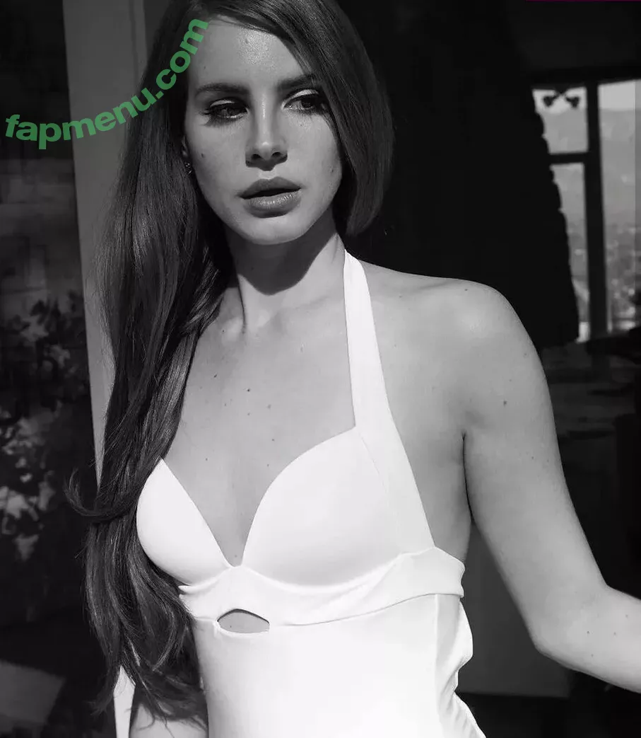 Lana Del Rey nude photo #0205 (lanadelrey / lanaraybabyx)