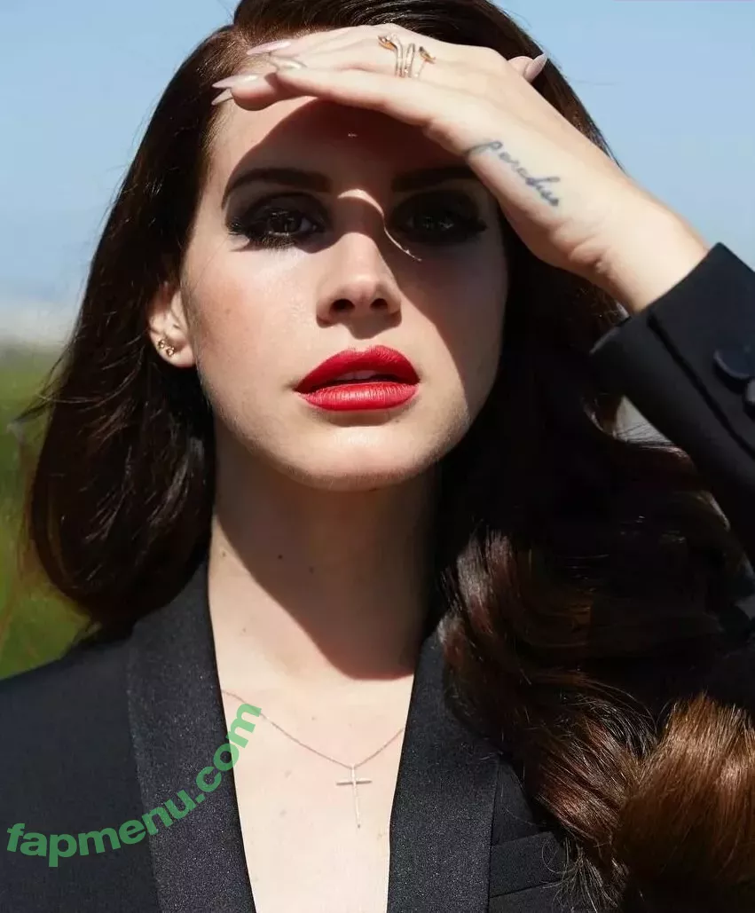 Lana Del Rey nude photo #0214 (lanadelrey / lanaraybabyx)