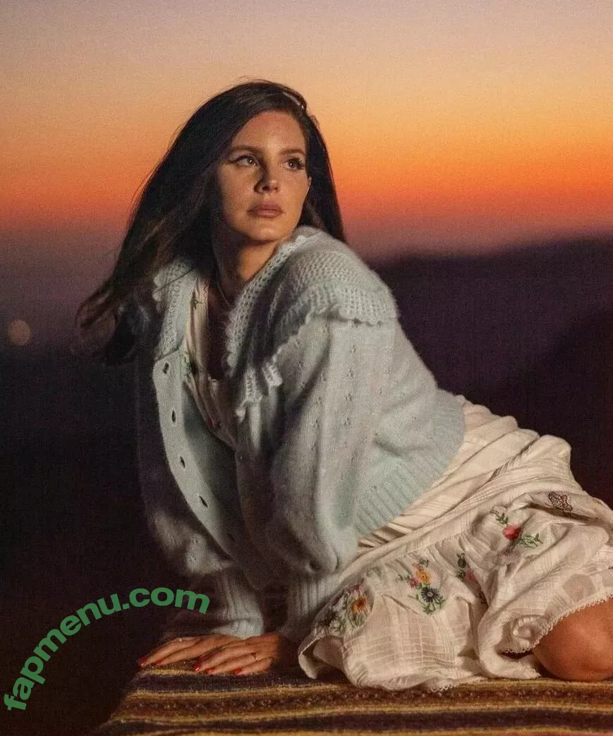 Lana Del Rey nude photo #0225 (lanadelrey / lanaraybabyx)