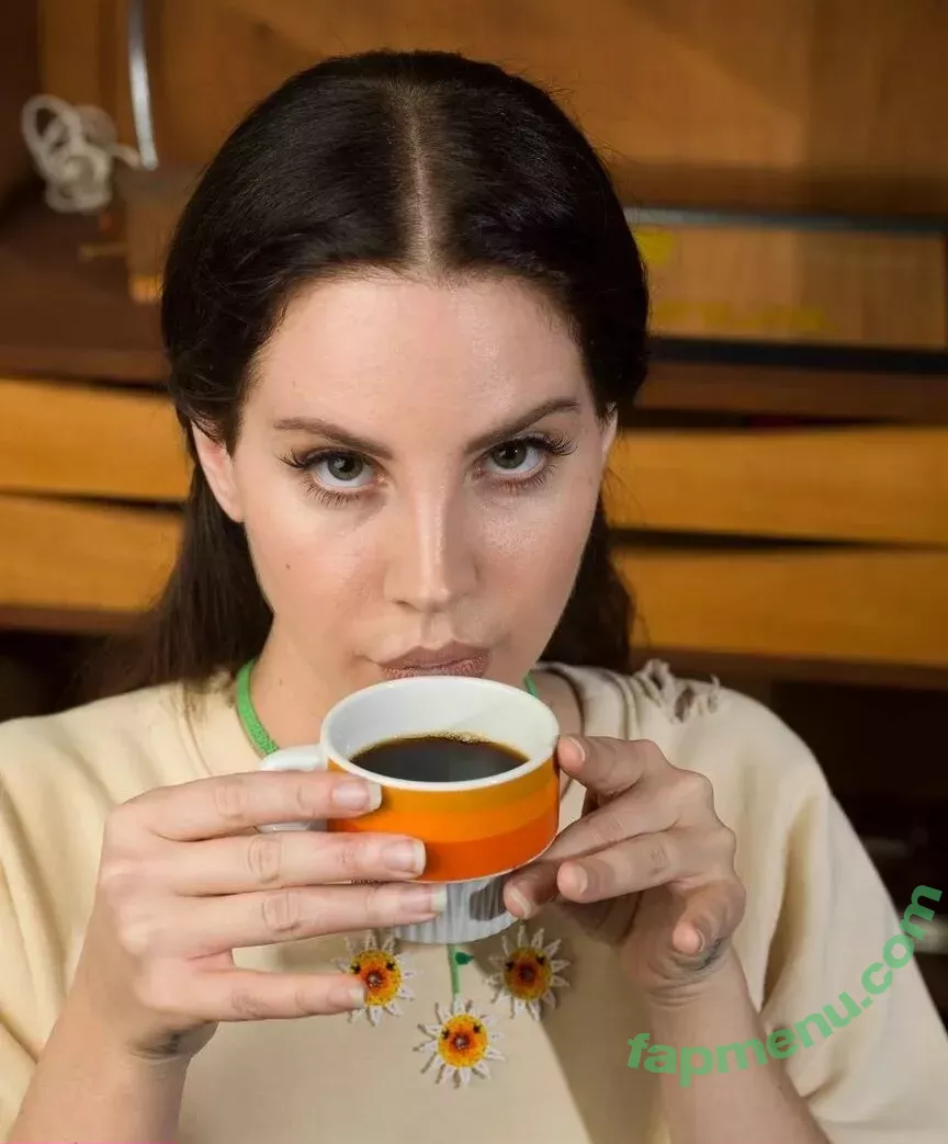 Lana Del Rey nude photo #0236 (lanadelreypictures / lanaraybabyx)
