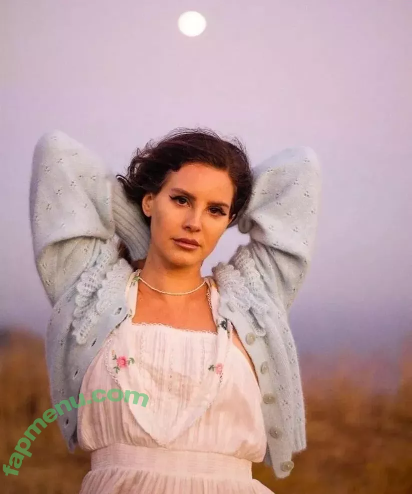 Lana Del Rey nude photo #0240 (lanadelrey / lanaraybabyx)