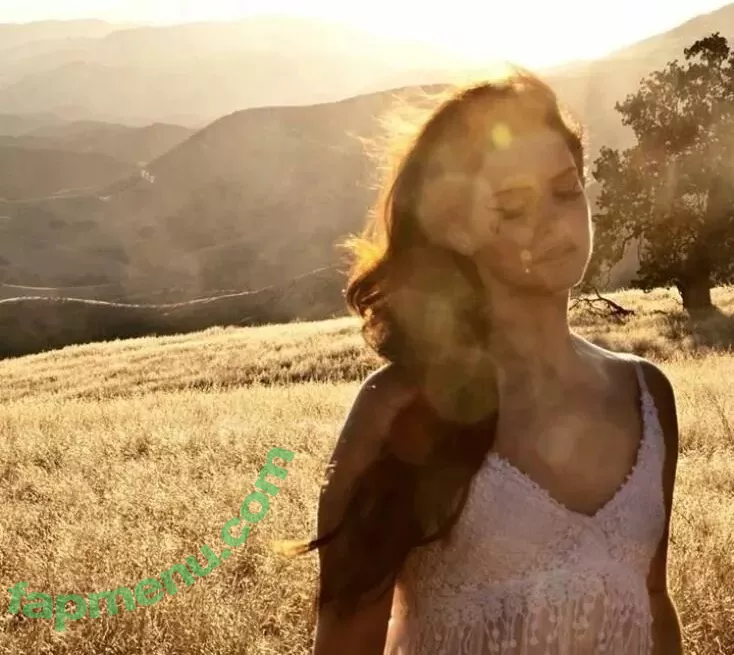 Lana Del Rey nude photo #0241 (lanadelrey / lanaraybabyx)