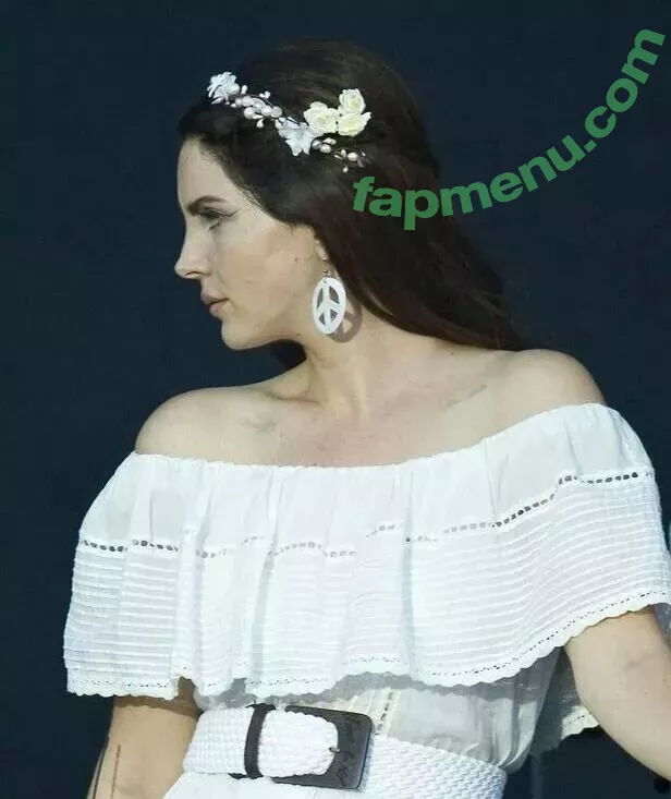 Lana Del Rey nude photo #0265 (lanadelrey / lanaraybabyx)