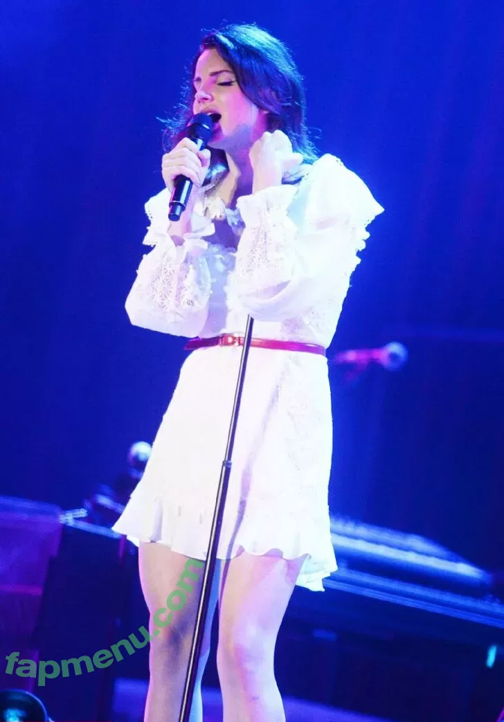 Lana Del Rey nude photo #0285 (lanadelrey / lanaraybabyx)