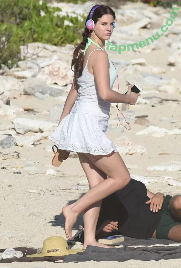 Lana Del Rey nude photo #0314 (lanadelrey / lanaraybabyx)
