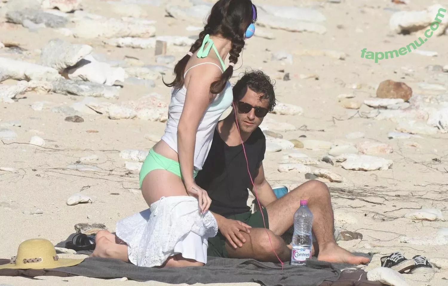 Lana Del Rey nude photo #0323 (lanadelrey / lanaraybabyx)