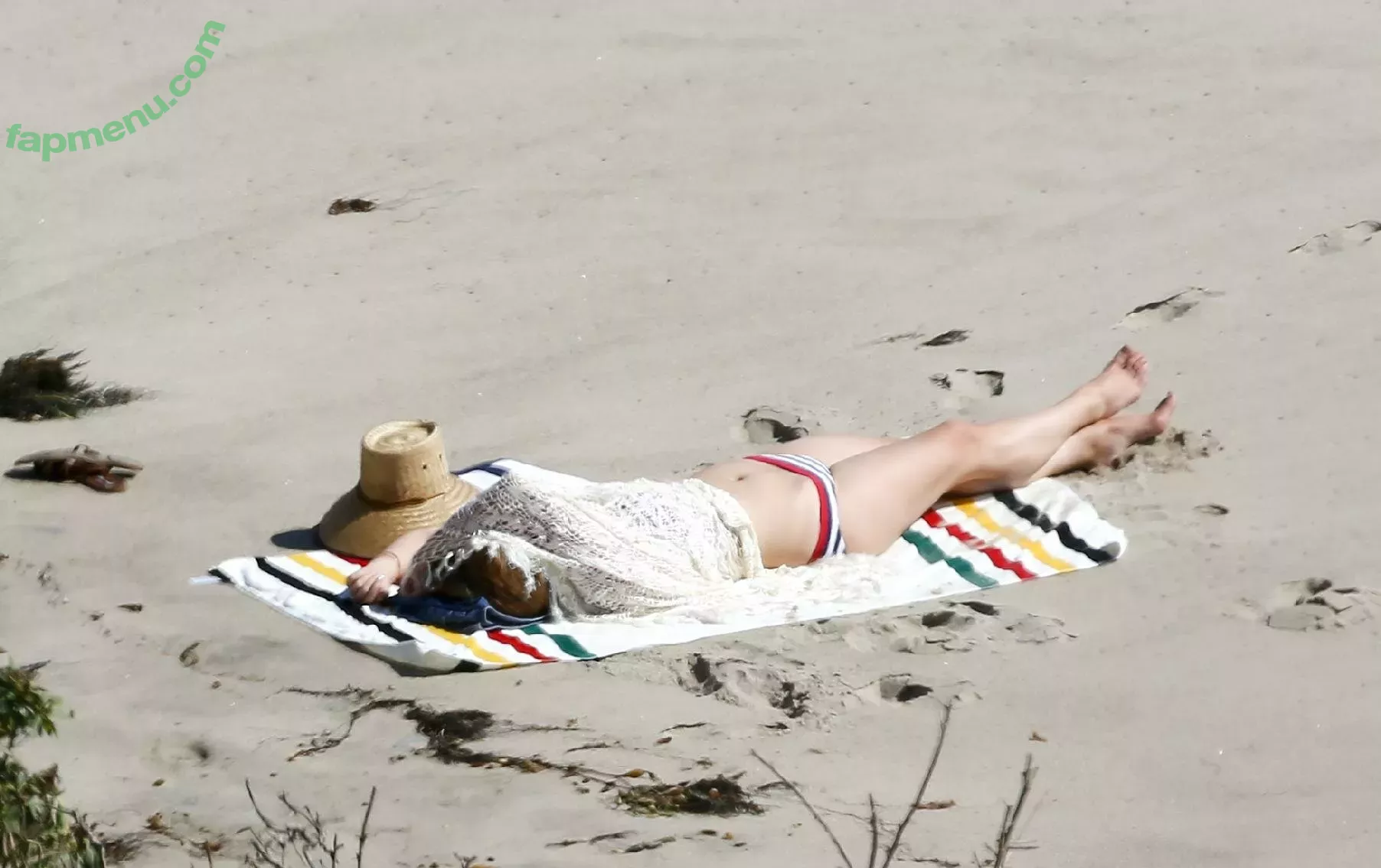 Lana Del Rey nude photo #0337 (lanadelrey / lanaraybabyx)
