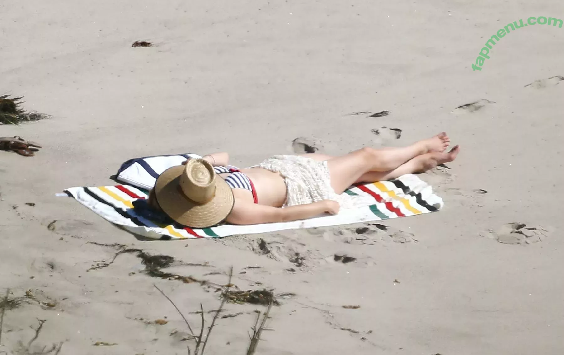 Lana Del Rey nude photo #0344 (lanadelrey / lanaraybabyx)