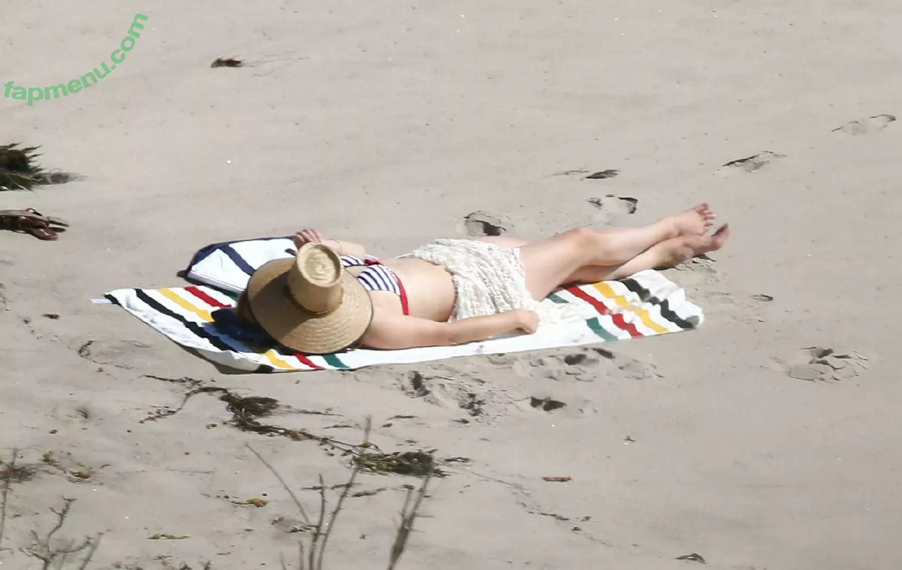 Lana Del Rey nude photo #0352 (lanadelrey / lanaraybabyx)