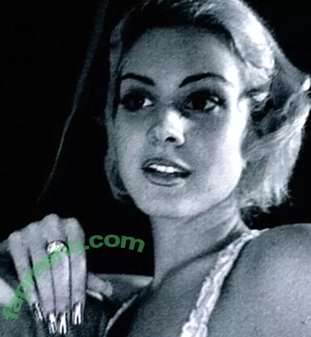 Lana Del Rey nude photo #0383 (lanadelrey / lanaraybabyx)