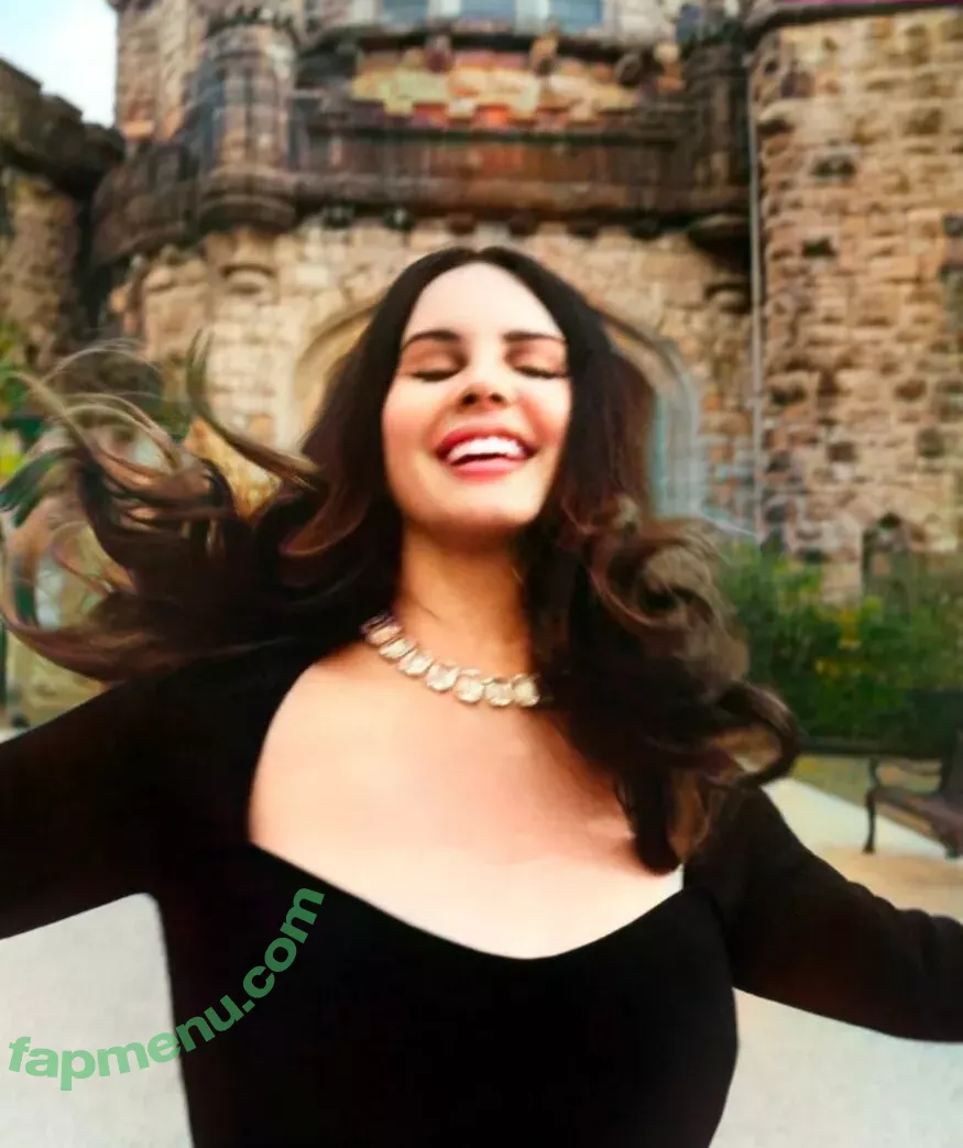 Lana Del Rey nude photo #0396 (lanadelrey / lanaraybabyx)