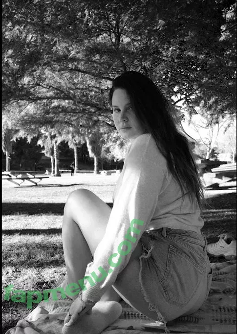 Lana Del Rey nude photo #0409 (lanadelrey / lanaraybabyx)