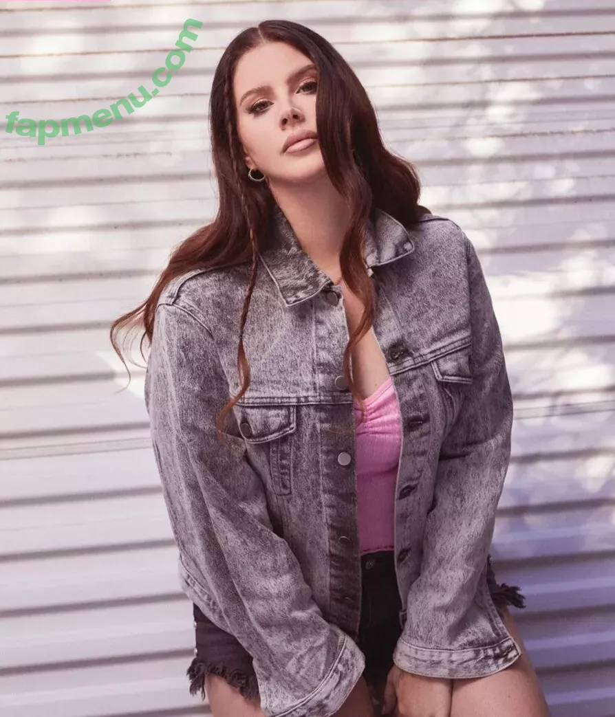 Lana Del Rey nude photo #0433 (lanadelrey / lanaraybabyx)