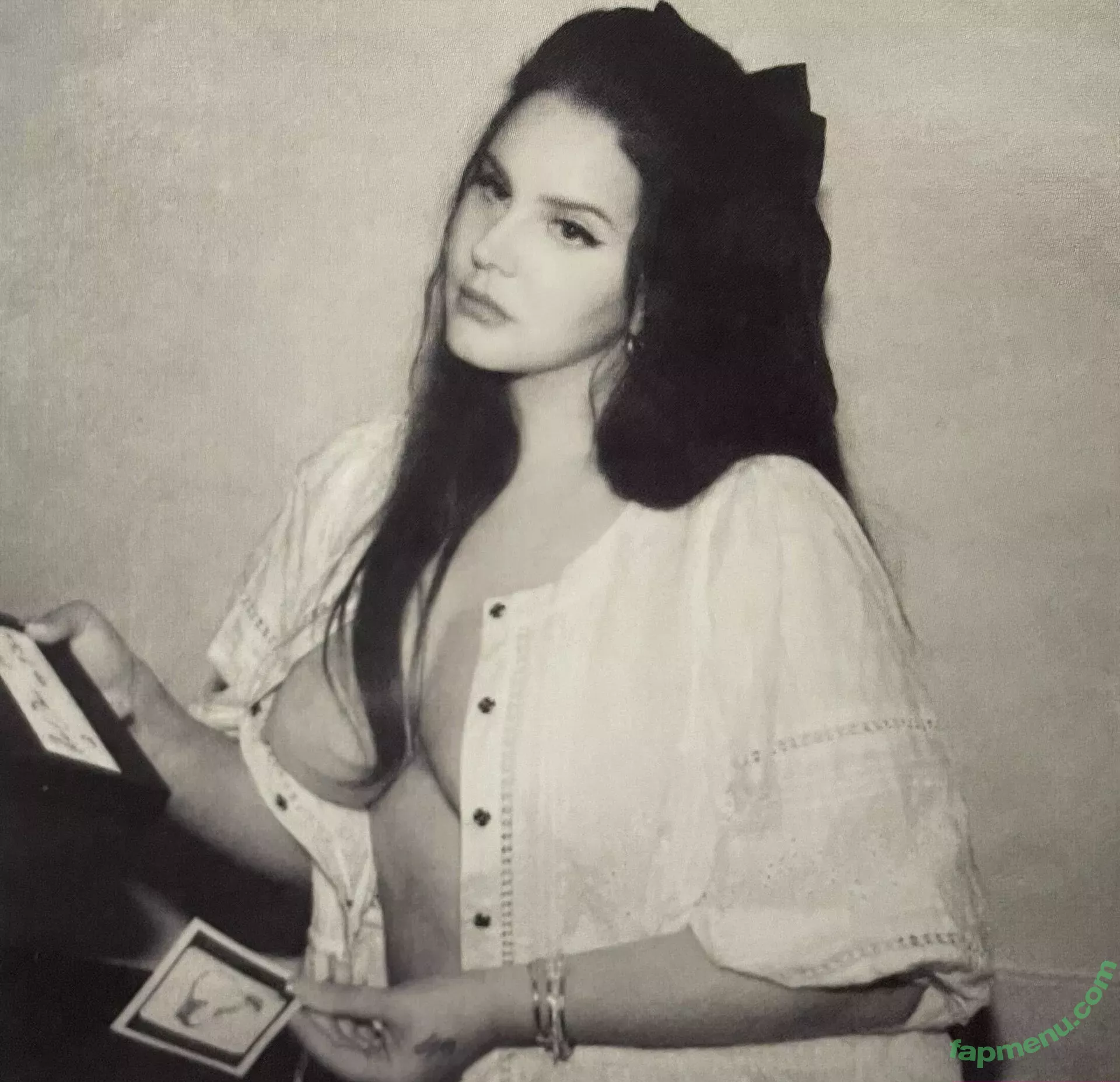 Lana Del Rey nude photo #0448 (lanadelrey / lanaraybabyx)