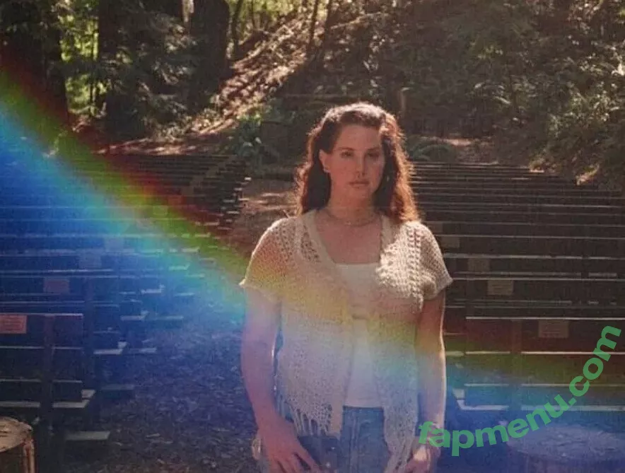 Lana Del Rey nude photo #0453 (lanadelrey / lanaraybabyx)
