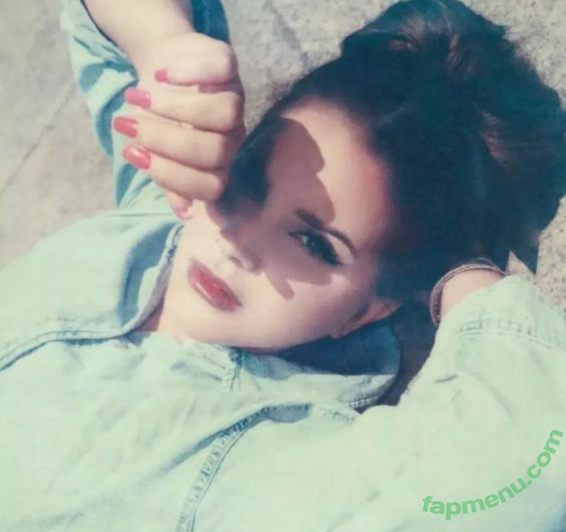 Lana Del Rey nude photo #0460 (lanadelrey / lanaraybabyx)