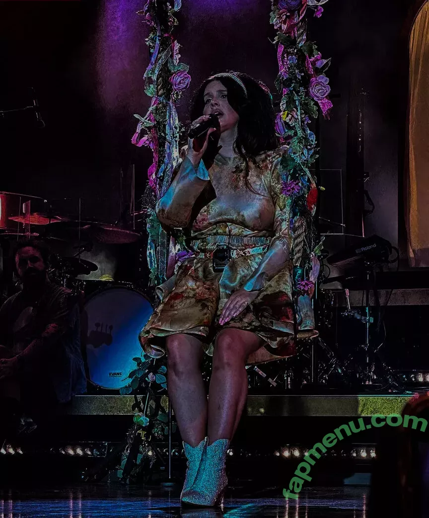 Lana Del Rey nude photo #0502 (lanadelrey / lanaraybabyx)