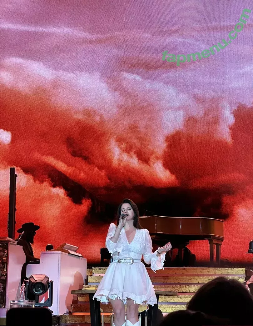 Lana Del Rey nude photo #0527 (lanadelrey / lanaraybabyx)
