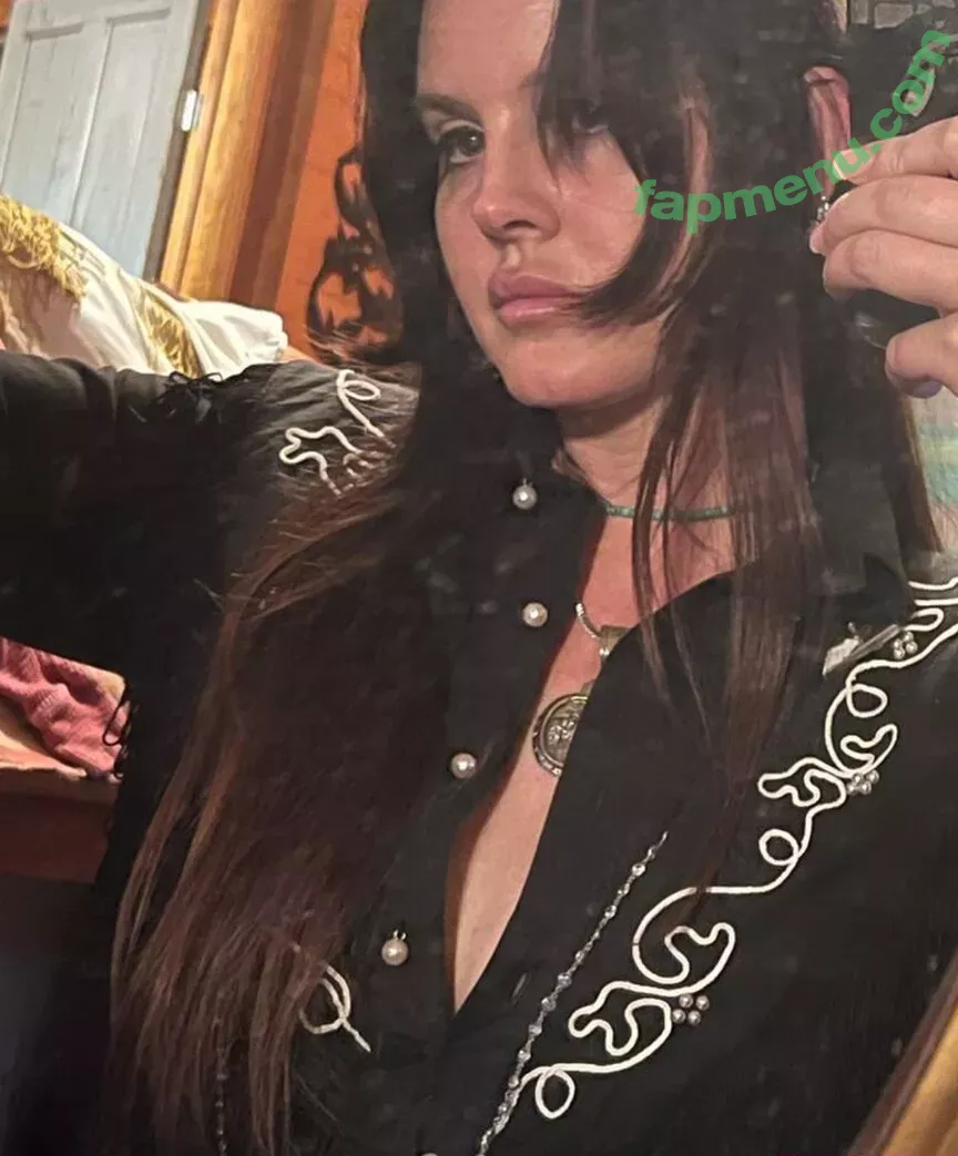 Lana Del Rey nude photo #0540 (lanadelrey / lanaraybabyx)