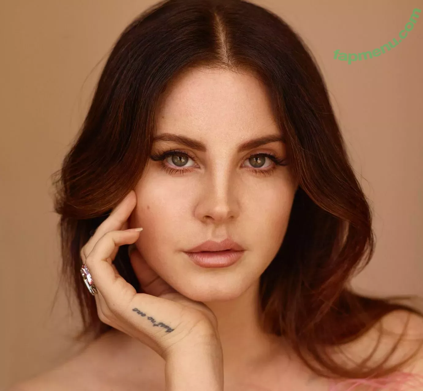Lana Del Rey nude photo #0613 (lanadelrey / lanaraybabyx)