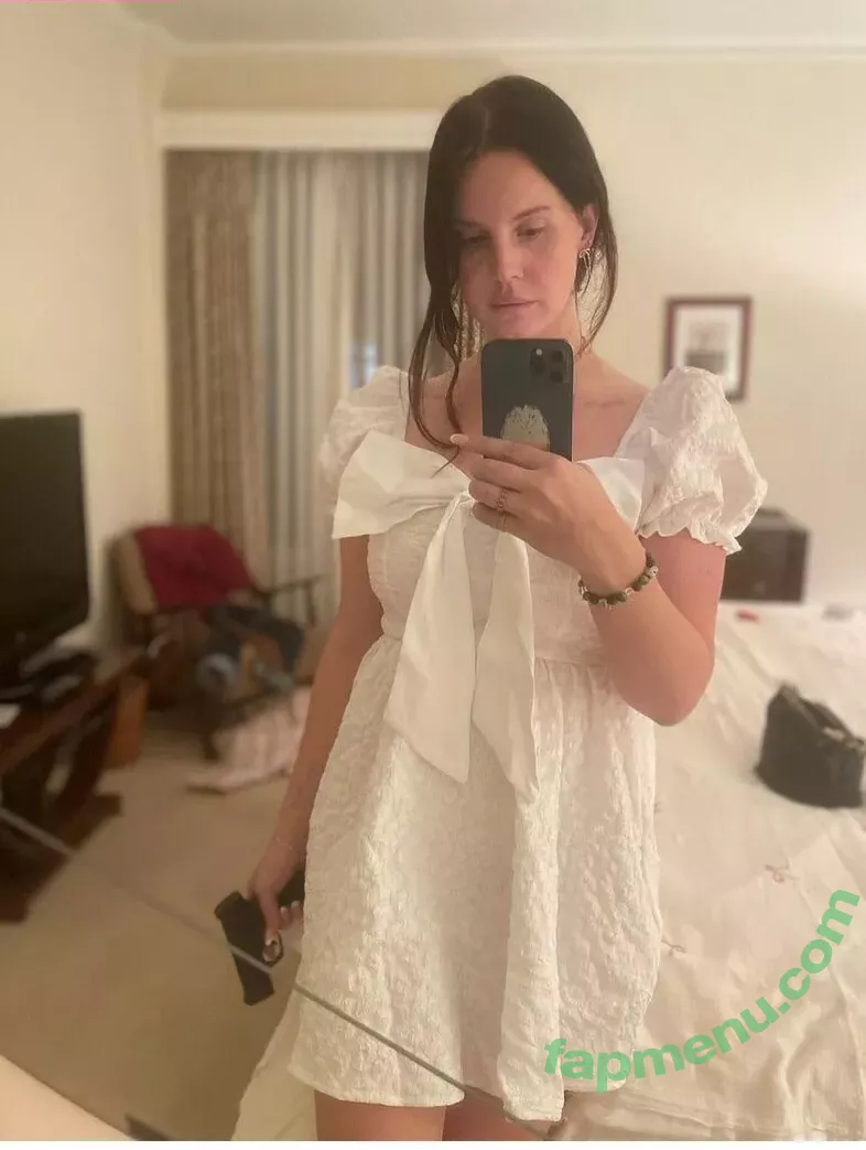 Lana Del Rey nude photo #0647 (lanadelrey / lanaraybabyx)