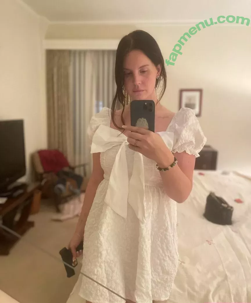Lana Del Rey nude photo #0906 (lanadelrey / lanaraybabyx)