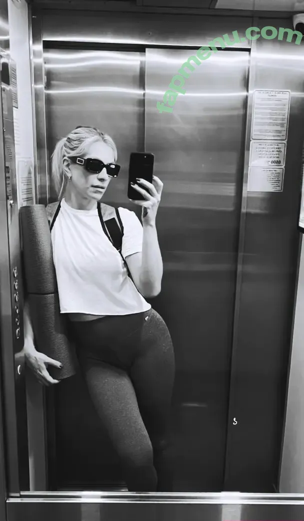 Lana Rhodes nude photo #0032 (lana_rhodes / lanarhoades)