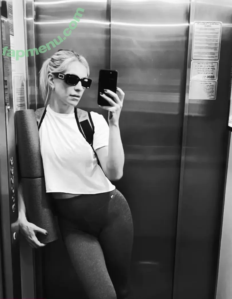 Lana Rhodes nude photo #0041 (lana_rhodes / lanarhoades)