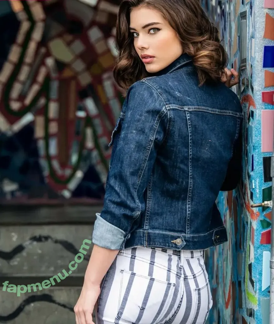 Laneya Grace nude photo #0030 (liliagrace18 / official_laneya_grace)