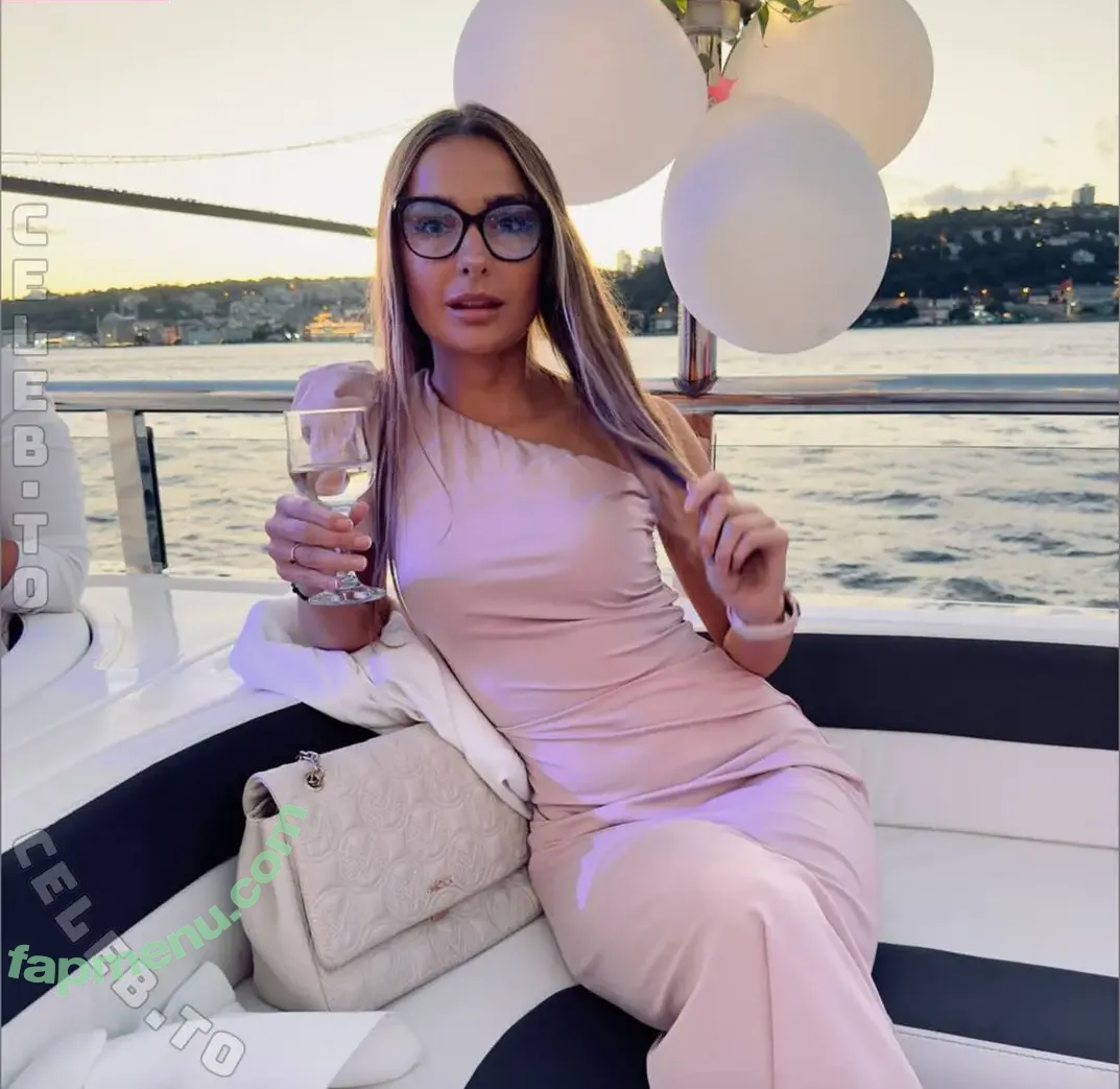 lara-2001 nude photo #0004 (lara-2001)