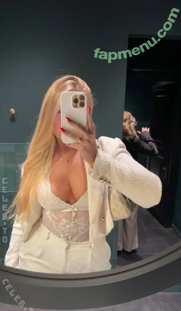 Lara-Charlottee nude photo #0049 (laracharlottee / laracharlotteee / lotte_hot)