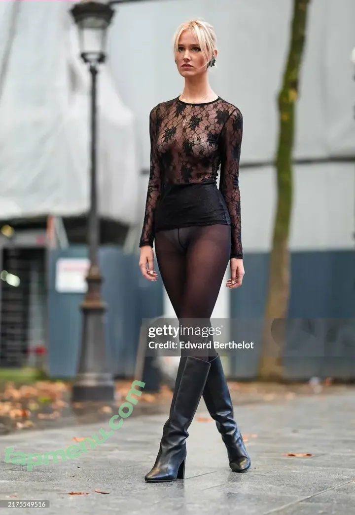 Lara Cosima nude photo #0052 (Henckel Von Donnersmarck / laracosima_)