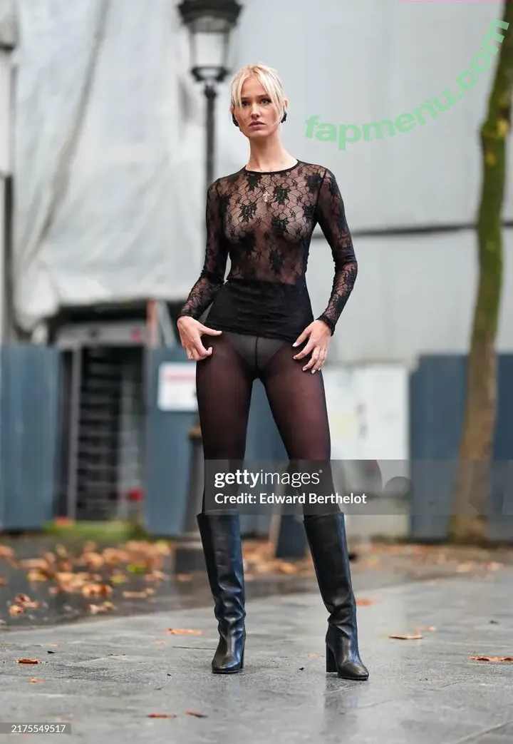 Lara Cosima nude photo #0053 (Henckel Von Donnersmarck / laracosima_)