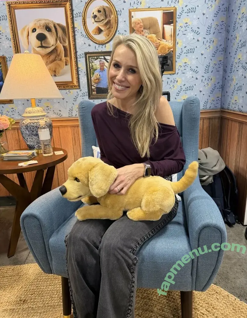 Lara Lewington nude photo #0072 (laralewlew)