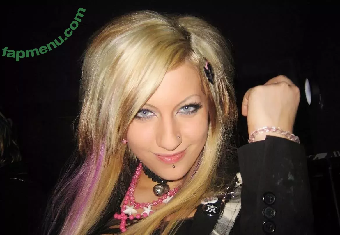 Lara Loft nude photo #0336 (Ichitann / Lara_Loft / laraloft)