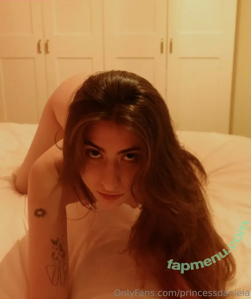 Lara London nude photo #0007 (loudlaralondon / princessdaniela)