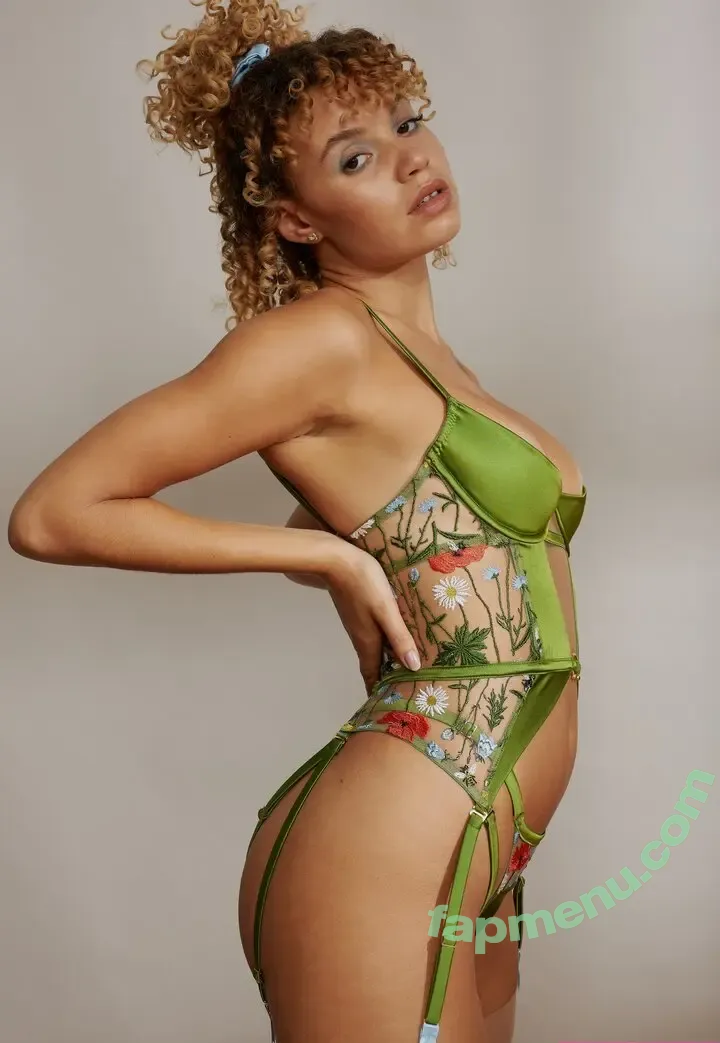 Lara_never_laura nude photo #0201 (laraskye)