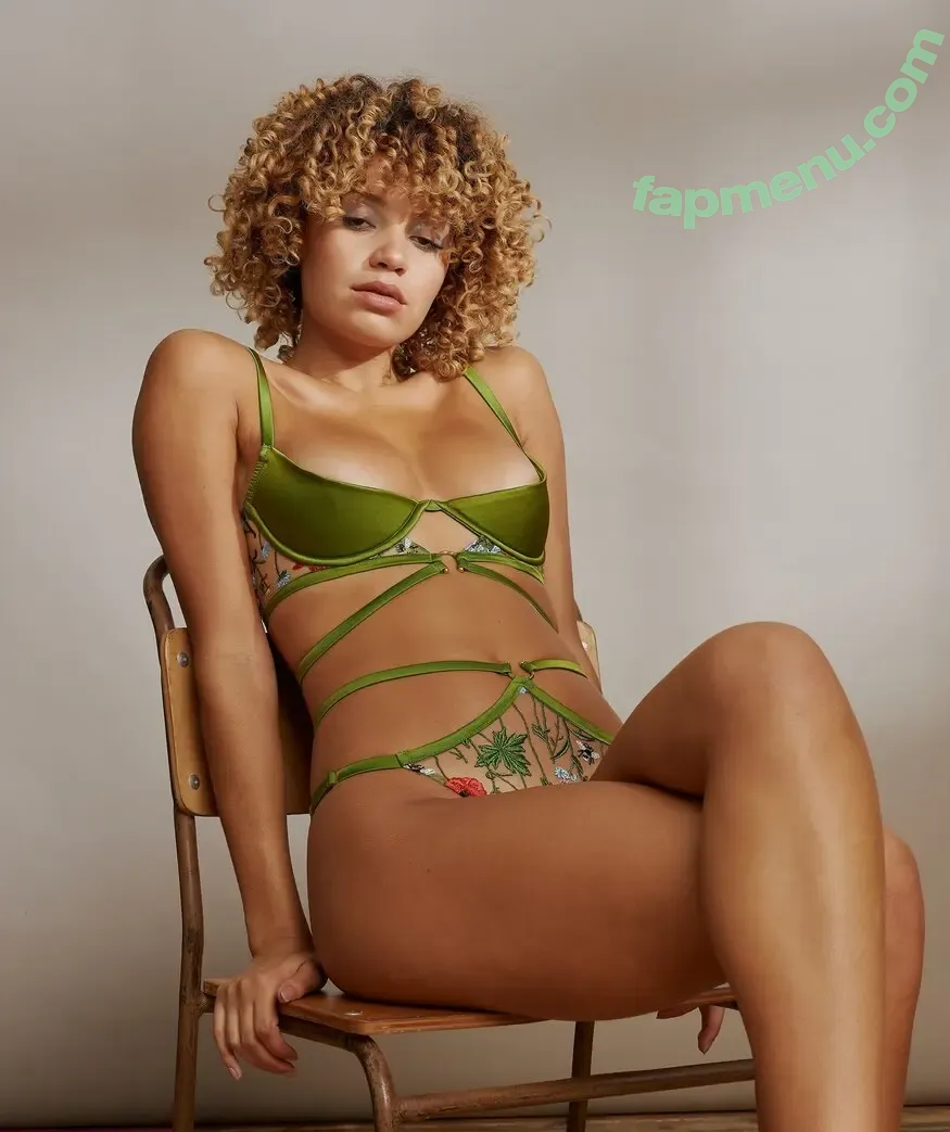 Lara_never_laura nude photo #0204 (laraskye)