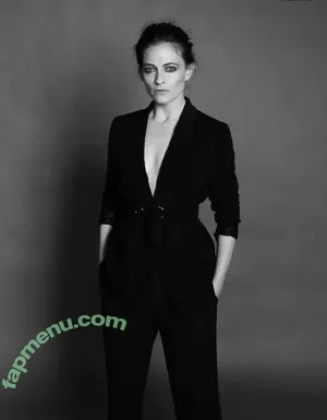 Lara Pulver / larapulver nude photo #0023