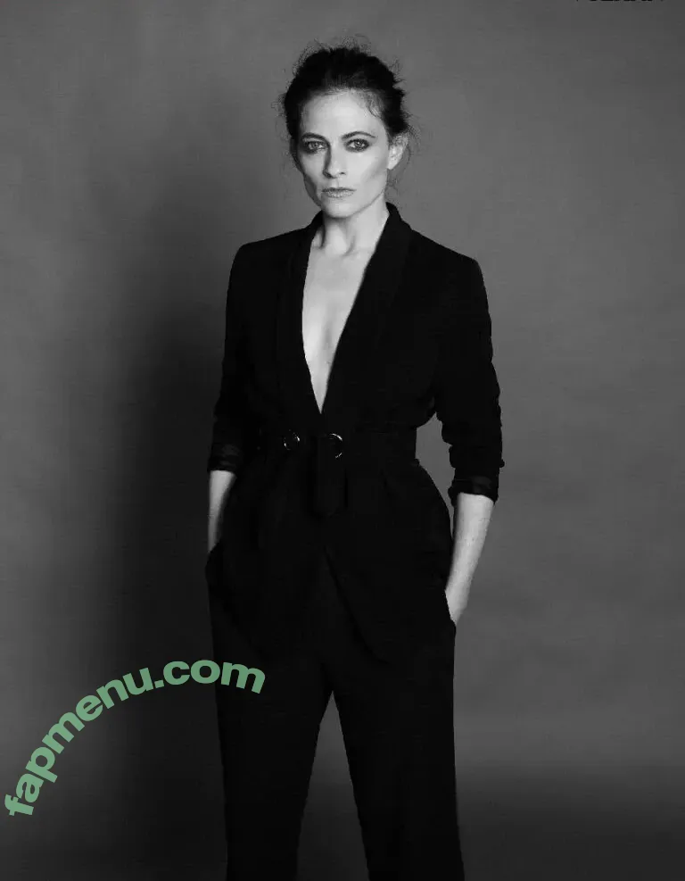 Lara Pulver nude photo #0023 (larapulver)
