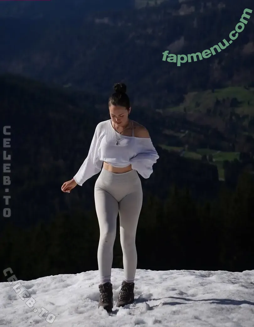 Lara.stxx nude photo #0400 (Lara.stxx)