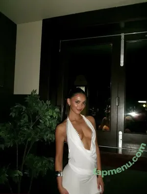 Lara Yildiz / lara__yildizz nude photo #0001