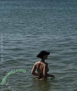 Larabeu nude photo #0056